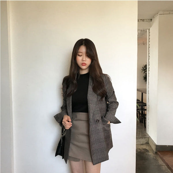 Vintage-Style Long Sleeve Outerwear with a Simple Design