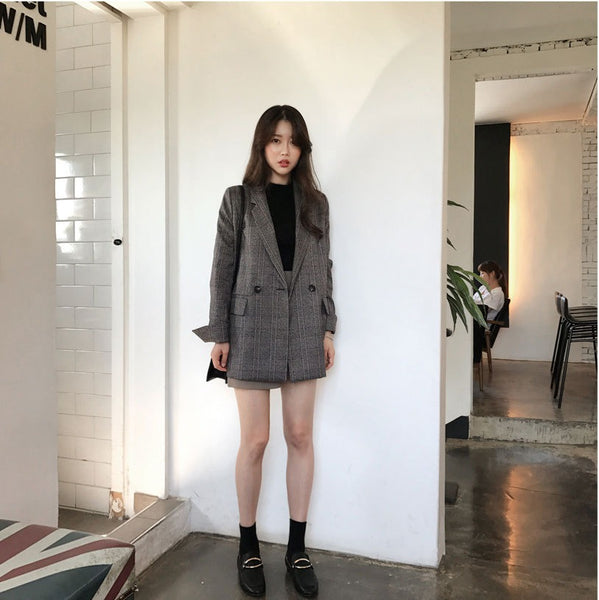 Vintage-Style Long Sleeve Outerwear with a Simple Design