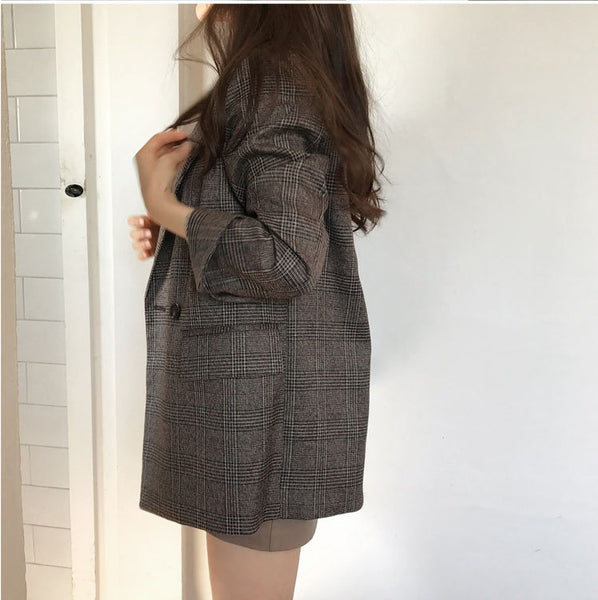 Vintage-Style Long Sleeve Outerwear with a Simple Design