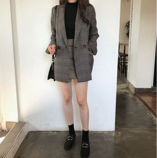 Vintage-Style Long Sleeve Outerwear with a Simple Design