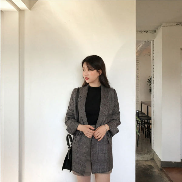 Vintage-Style Long Sleeve Outerwear with a Simple Design