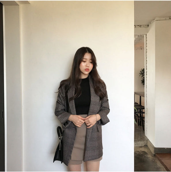 Vintage-Style Long Sleeve Outerwear with a Simple Design