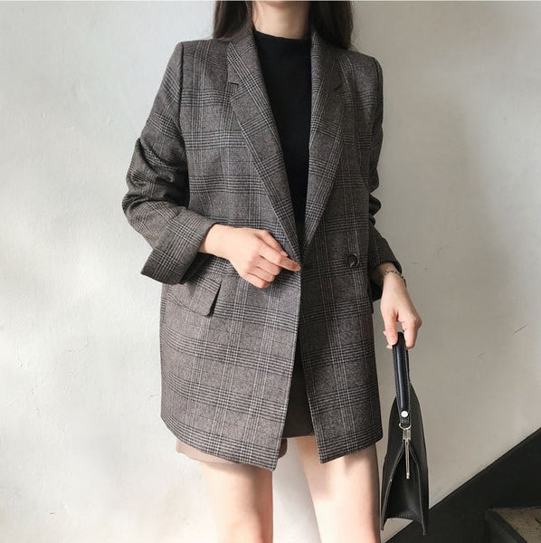 Vintage-Style Long Sleeve Outerwear with a Simple Design