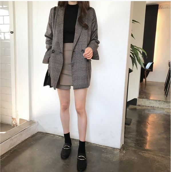 Vintage-Style Long Sleeve Outerwear with a Simple Design