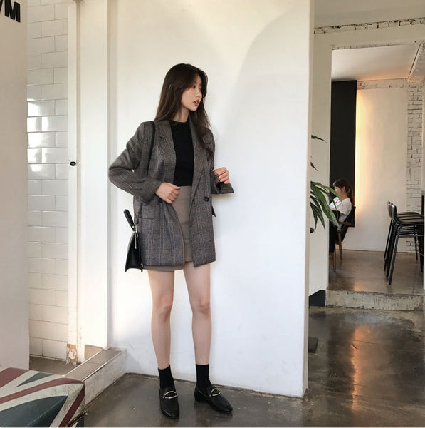 Vintage-Style Long Sleeve Outerwear with a Simple Design