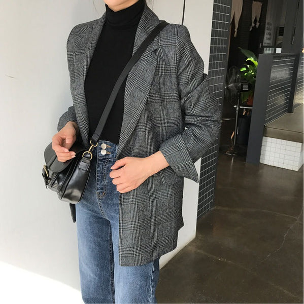 Vintage-Style Long Sleeve Outerwear with a Simple Design