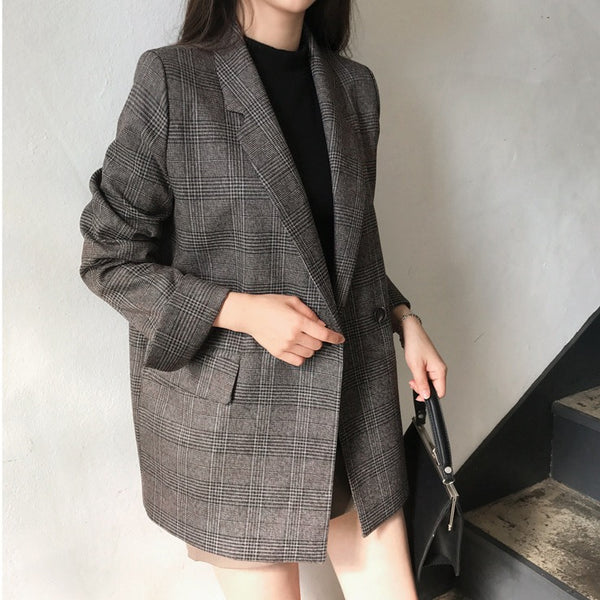 Vintage-Style Long Sleeve Outerwear with a Simple Design