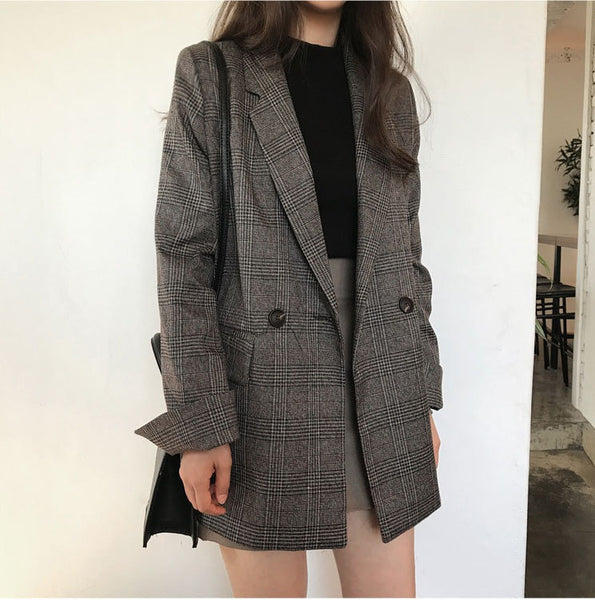 Vintage-Style Long Sleeve Outerwear with a Simple Design