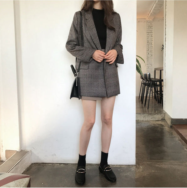 Vintage-Style Long Sleeve Outerwear with a Simple Design